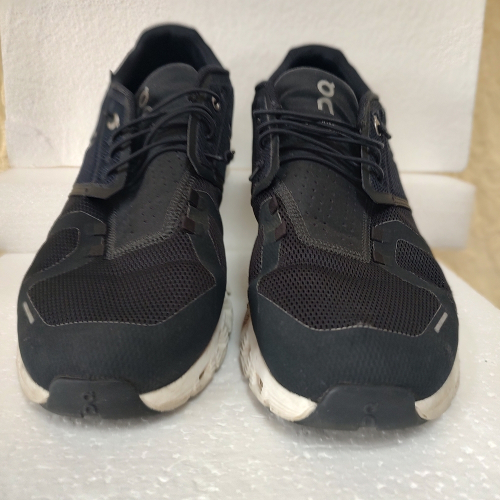 Oncloud Running Men's Black Athletic Shoes Slight Ding Front Left Sneaker Size11
